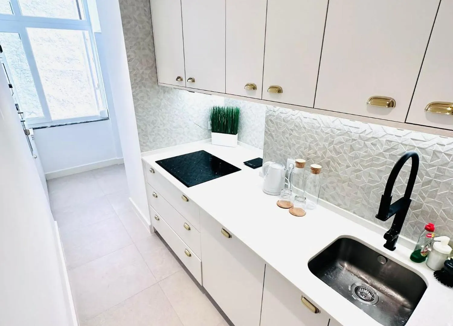 Bernardim - No 87 - 2B - The Three-Bedroom Escape Lisbon Apartment