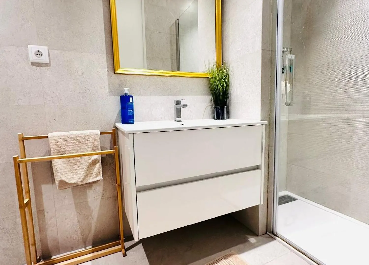 Bernardim - No 87 - 2B - The Three-Bedroom Escape Lisbon